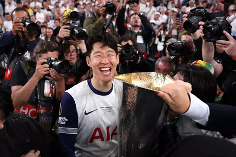 بعد 20 عامًا.. الدوري الأوروبي ينهي صيام سون عن البطولات (فيديو)